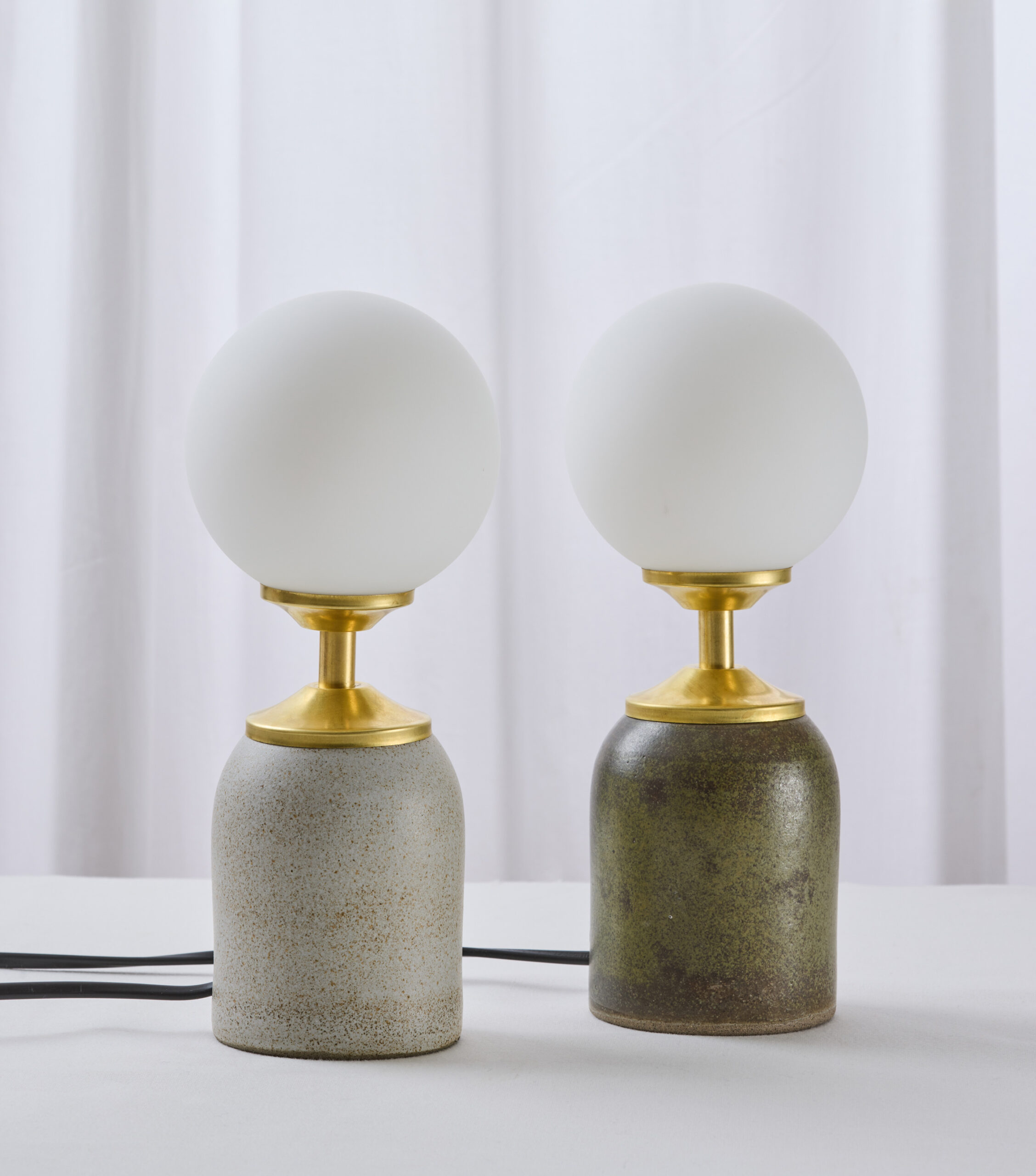 גוף-תאורה-גובה-22-ירוק-ואפור-בטון