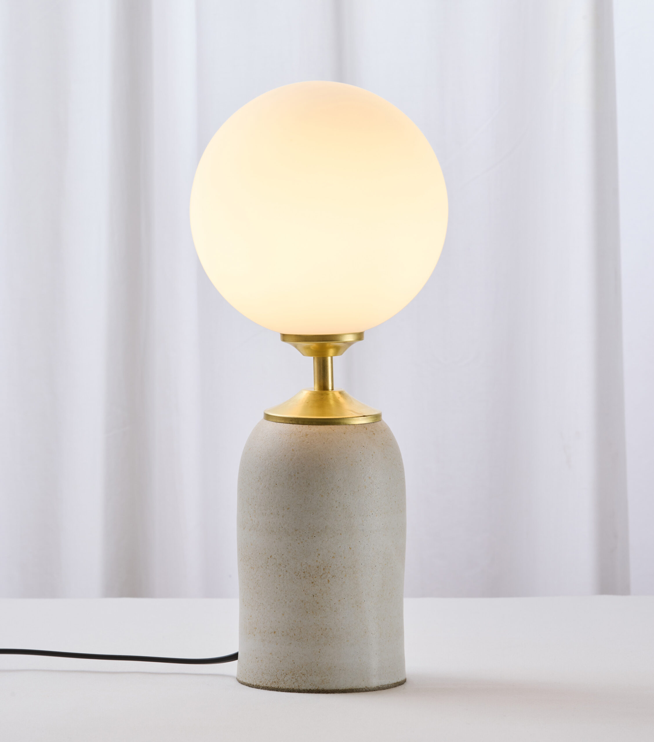 גוף-תאורה-גובה-37-אפור-בטון2