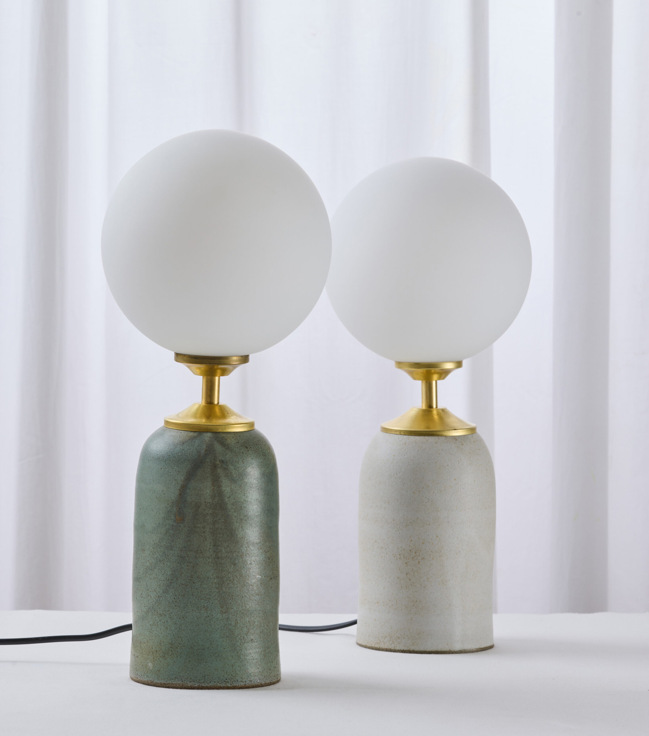 גוף-תאורה-גובה-37-ירוק-ואפור-בטון