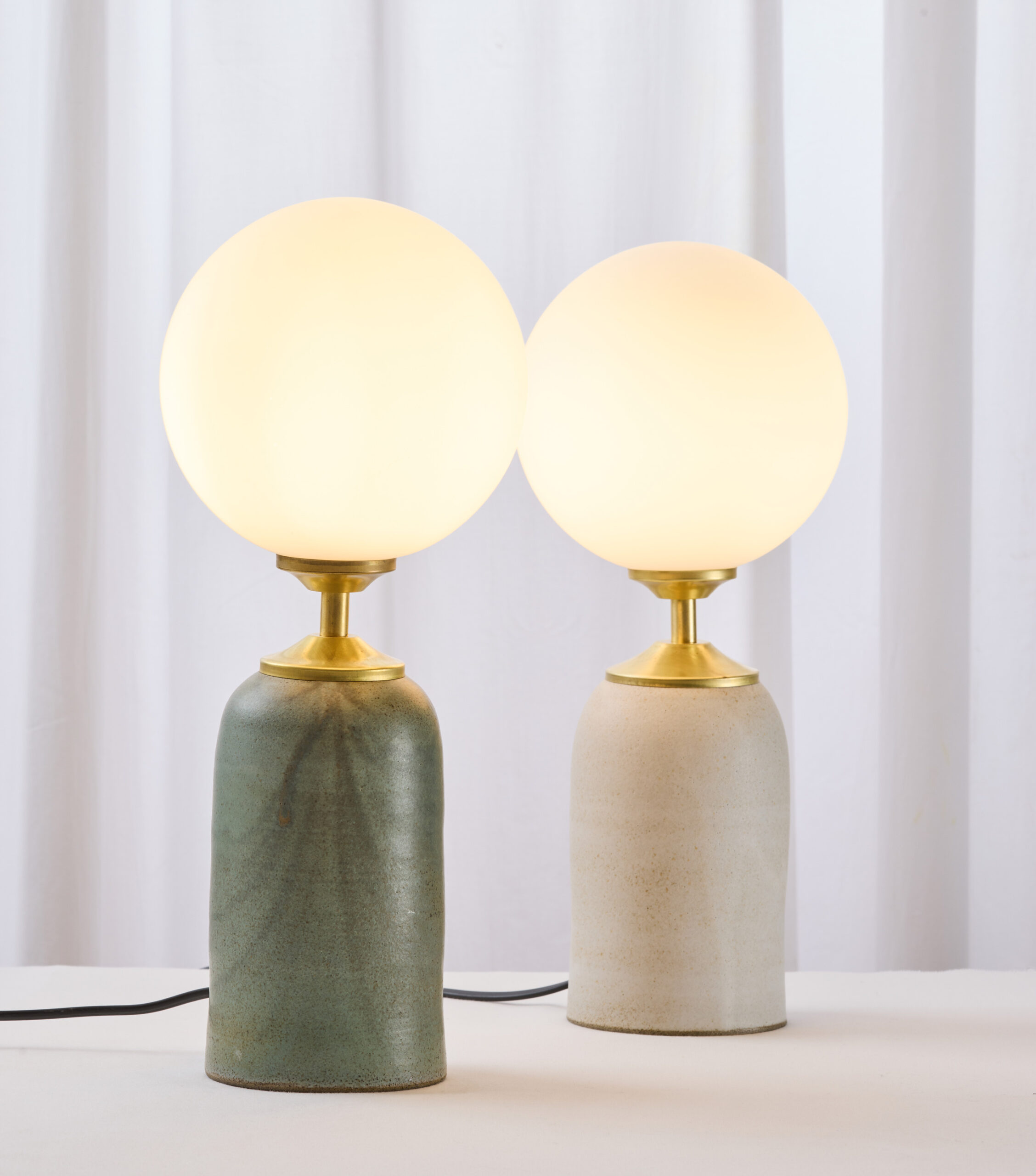 גוף-תאורה-גובה-37-ירוק-ואפור-בטון2